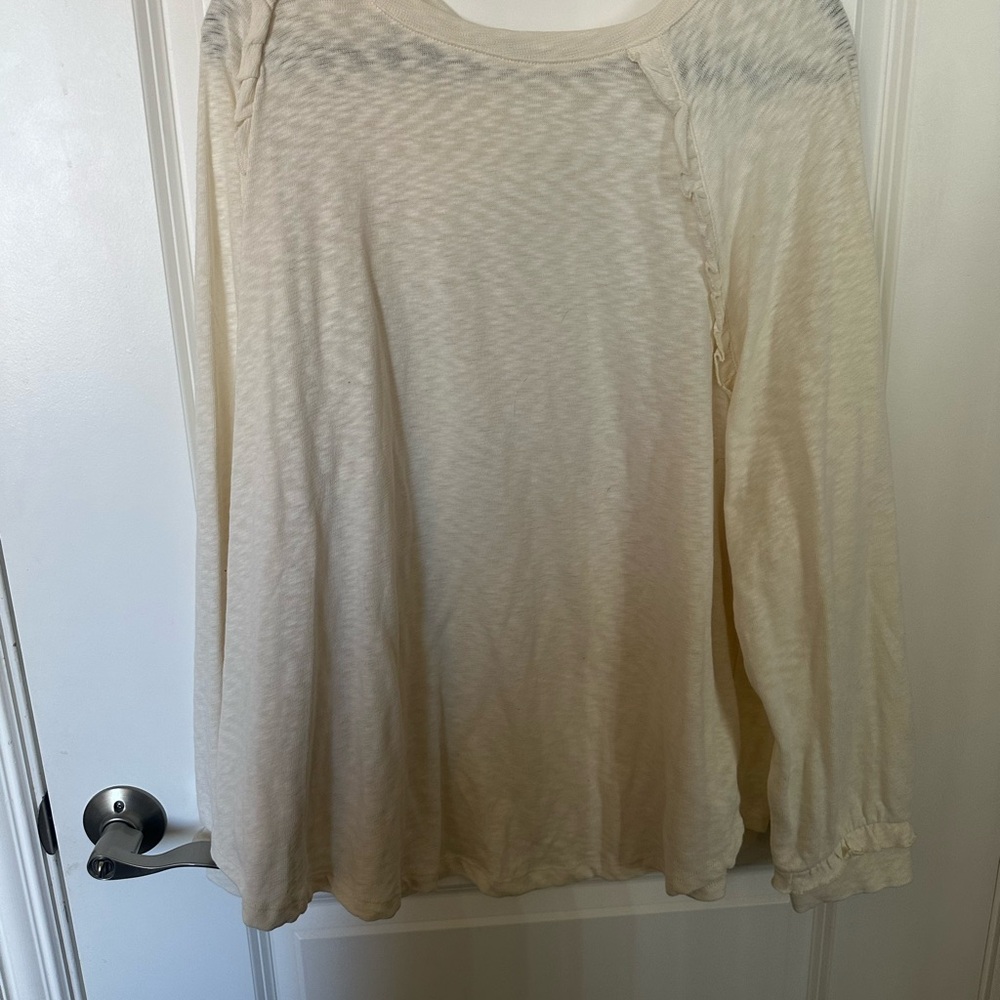 Two torrid tops, one cream one grey